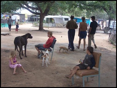 Afrikaner poor in South africa are denied food aid from ANC regime who says its racist to feed hungry whites (2)