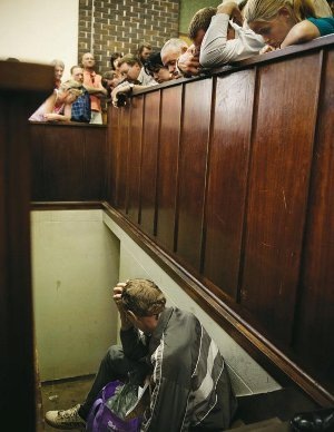 [Ratte Willem court appearance friends Oct 25 2010 Witbank2[6].jpg]