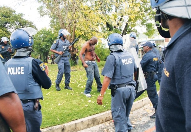 [Tatane Andries Shot at close range by police Ficksburg collapses and dies Pic WillemvanderBergVolksblad[2].jpg]