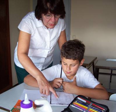 [niño haciendo tarea 3.jpg]