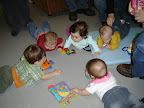 Xavier, Romane, Alissa, Antoine et, de dos, Émilie