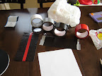 after 30 minutes : 2 duck tape fabric pieces done. / 2 pièces complètes après 30 minutes.