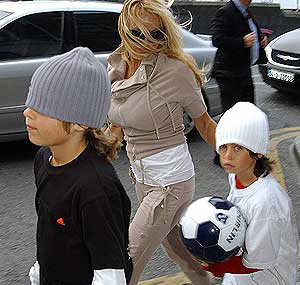 PAMELA_ANDERSON_KIDS_CHILDREN_GOSSIP.jpg
