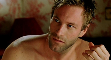 http://lh6.ggpht.com/_ZZ-CqtHjAnk/RpUFxsb6sjI/AAAAAAAADv0/2oTZXvq-ElU/Aaron_Eckhart_times_square_gossip.jpg