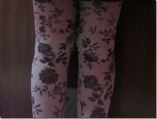 detalhe meia calça floreada detalhe meia calça floreada