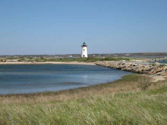 [the-edgartown-lighthouse[4].jpg]