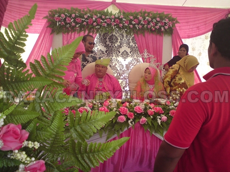 Abang Sahrin and his wife, again.