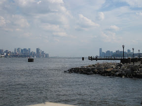 Downtown of Manhattan to the left and New Jersey City to the right from Port Imperial / Weehawken
