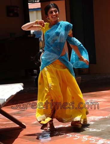 [Pranitha_Half_Saree[3].jpg]