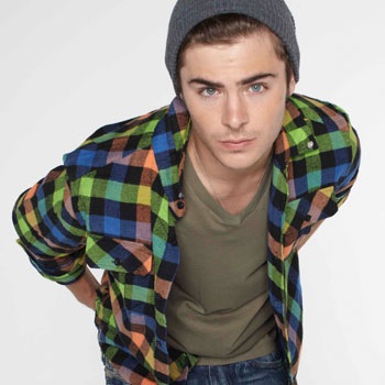 [zac-efron-nylon-guys-photos[3].jpg]