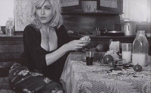 [20091216-madonna-vanity-fair-italy-d&g-03[4].jpg]