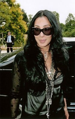 [250px-Cher_a_paris-2007[4].jpg]