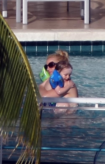 Britney in a bikini with her kids in Miami <P> <B>Ref: SPL85616 090309 </B><br> Picture by: SDFL / Splash News<br> </P><P> <B>Splash News and Pictures</B><br> Los Angeles: 310-821-2666<br> New York: 212-619-2666<br> London: 870-934-2666<br> photodesk@splashnews.com<br> </P>