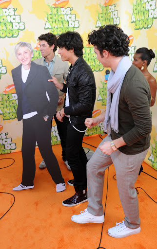 LOS ANGELES, CA - MARCH 28:  Nick Jonas, Joe Jonas and Kevin Jonas of Jonas Brothers arrive at Nickelodeon's 2009 Kids' Choice Awards at UCLA's Pauley Pavilion on March 28, 2009 in Westwood, California.  (Photo by Jeff Kravitz/FilmMagic) *** Local Caption *** Nick Jonas;Joe Jonas;Kevin Jonas
