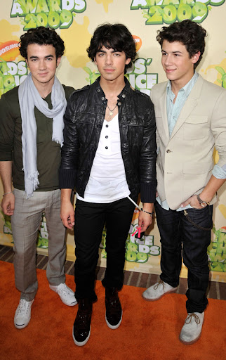 Mi amor es pobre Nick y tu (hot) Jonas-brothers-kca-3289-16