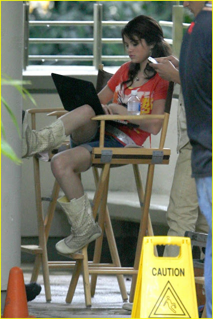 selena-gomez-david-henrie-wizards-set-02.jpg