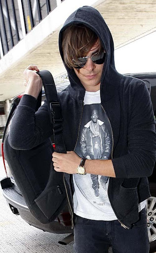 March 22, 2009: Zac Efron photographed arriving at LAX airport wearing a t-shirt of Kanye West en route to Paris in Los Angeles, California. Credit: Karl/Tony/INFphoto.com   Ref: infusla-52/89