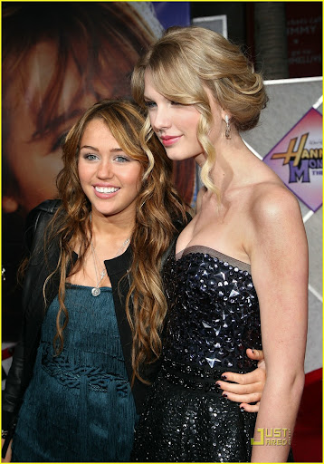 taylor-swift-hm-premiere-02.jpg
