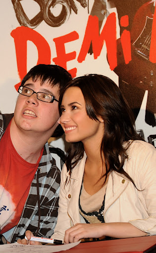 demi-lovato-more-4209-7.jpg