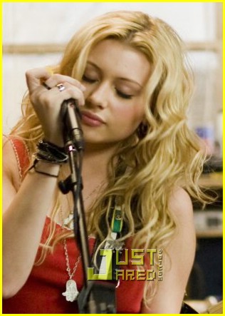 vanessa-hudgens-aly-michalka-bandslam-stills-04.jpg