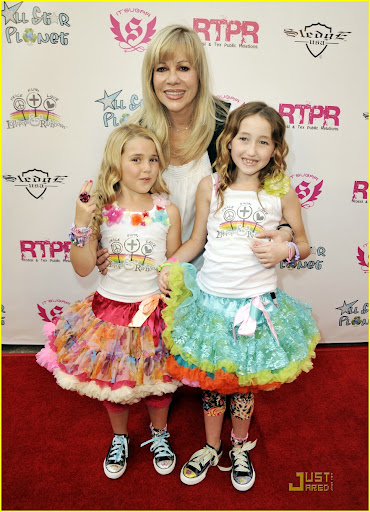 noah-cyrus-emily-grace-lollipops-05.jpg