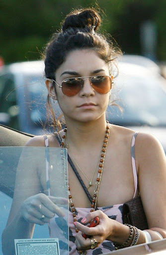 vanessa-hudgens-blockbuster-babe (20).JPG