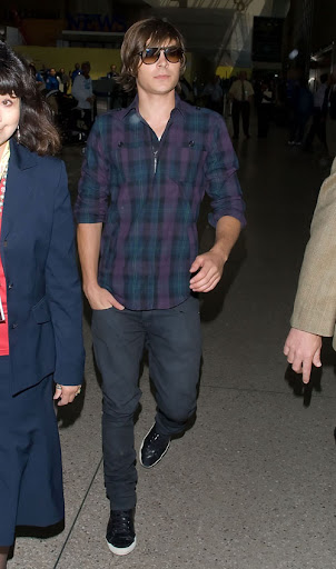 zac-efron-5129-7.jpg