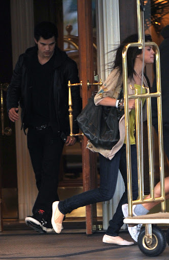 It looks as if Taylor Lautner and Selena Gomez are still trying to hide their relationship. Taylor, who is in town filming 'Twilight', has been spending most of his time hanging out with the Disney star Selena Gomez in Vancouver BC. <P> Pictured: Taylor Lautner and Selena Gomez <P> <B>Ref: SPL100085 120509 </B><br> Picture by: Whittle / Splash News </P><P> <B>Splash News and Pictures</B><br> Los Angeles: 310-821-2666<br> New York: 212-619-2666<br> London: 870-934-2666<br> photodesk@splashnews.com<br> </P>