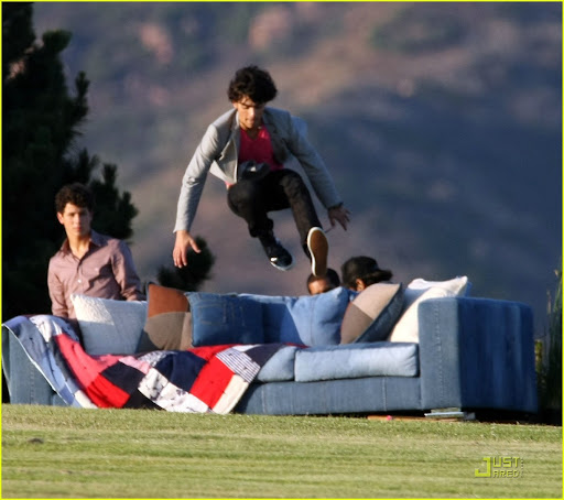 selena-gomez-nick-jonas-wiffle-ball-26.jpg