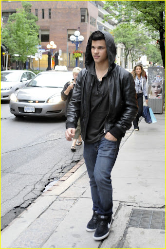 taylor-lautner-tour-toronto-05.jpg