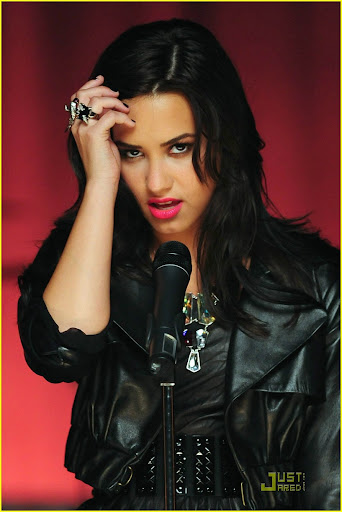 Demi Lovato Hair Styles