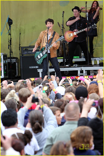 jonas-brothers-central-park-party-25.jpg
