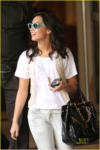demi-lovato-ripped-london-01.jpg