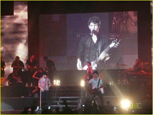 jonas-brothers-zenith-zesty-12.jpg