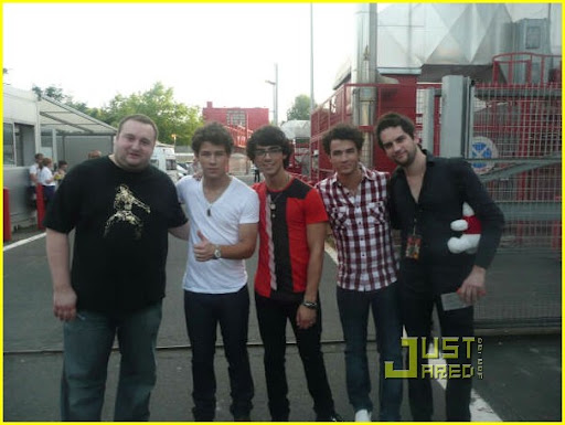 jonas-brothers-zenith-zesty-02.jpg