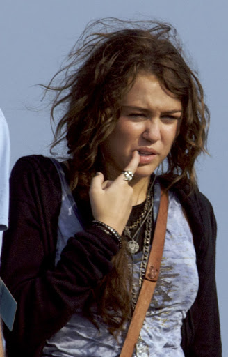 June 19, 2009: Miley Cyrus pictured on 'The Last Song' film set on Tybee Island, Georgia. Credit: INFphoto.com   Ref.: infussa-01