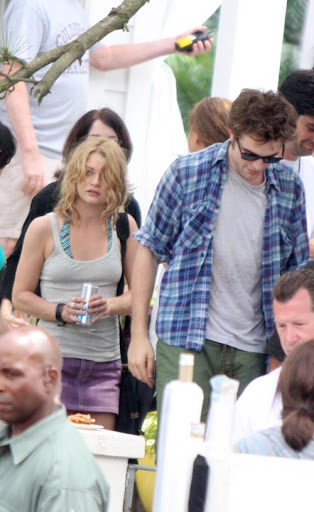 06-19-09 New York City, NY  Celebrities seen filming "Remember Me" in Far Rockaway, Queens, NY...  Non-Exclusive Pix by Flynet ©2009 818-307-4813  Nicolas 310-869-0177  Scott