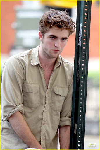 robert-pattinson-biking-boy-04.jpg