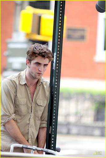 robert-pattinson-biking-boy-02.jpg