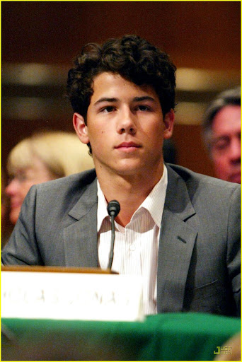 nick-jonas-debates-diabetes-02.jpg