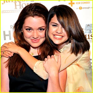 selena-gomez-jennifer-stone-congo.jpg