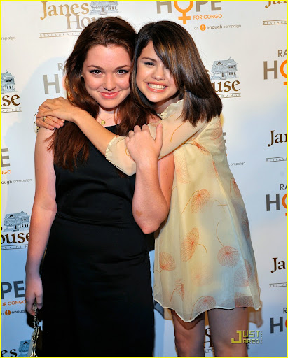 selena-gomez-jennifer-stone-congo-02.jpg