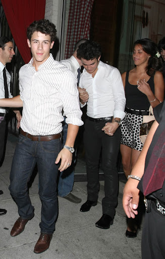 July 3, 2009: The Jonas Brothers photographed celebrating Kevin's engagement to girlfriend Danielle Deleasa at their favorite pizza parlor along with 30 friends in Los Angeles, California. Credit: Rachpoot/Stefan/INFphoto.com Ref.: infusla-34/134