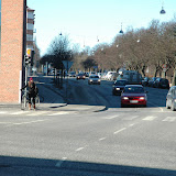 Cereskrydset - Det er meget typisk for de farlige steder i Århus, at cyklister kommer kørende ad en bakke. Selvom bilisterne ser i spejlene, kan der meget hurtigt dukke en cyklist frem, som bilisten overser. - Det sker oftest ved de steder, hvor cykelstien er helt fremme ved krydset, siger Pablo Celis.