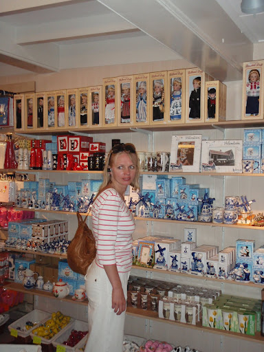 Свежей селёдочки не хотите?:) А также развиртуализация и Volendam. 