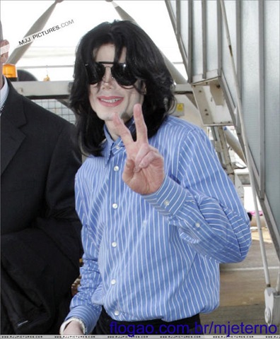 [MICHAEL JACKSON[5].jpg]