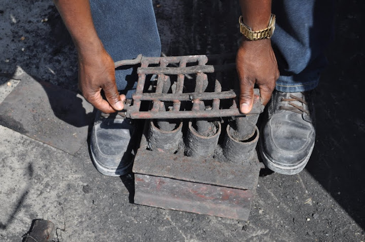 A "charbon alternatif" press developed by MIT and produced by local fabricators in Les Cayes, Haiti.