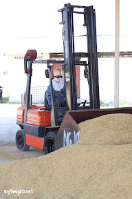 Scooper truck at work