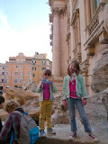 The side of Trevi fontain is the only clear place for a photo.