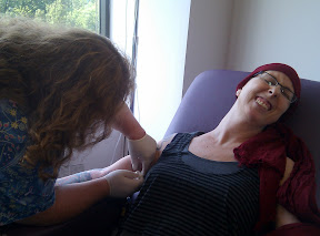 They put the IV drip in for 4 hours of chemotherapy. They put the IV drip in for 4 hours of chemotherapy.